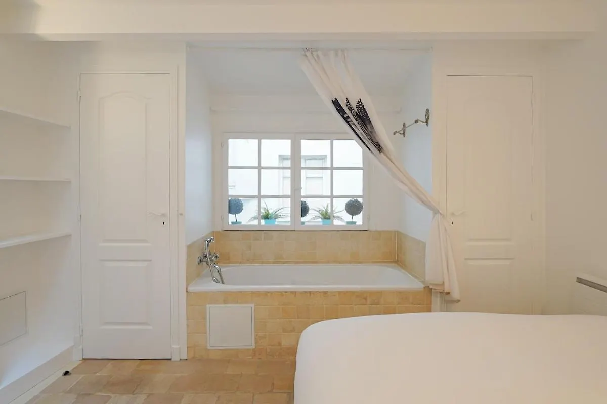 Maison Au Coeur Du Marais - II Paris Apartment