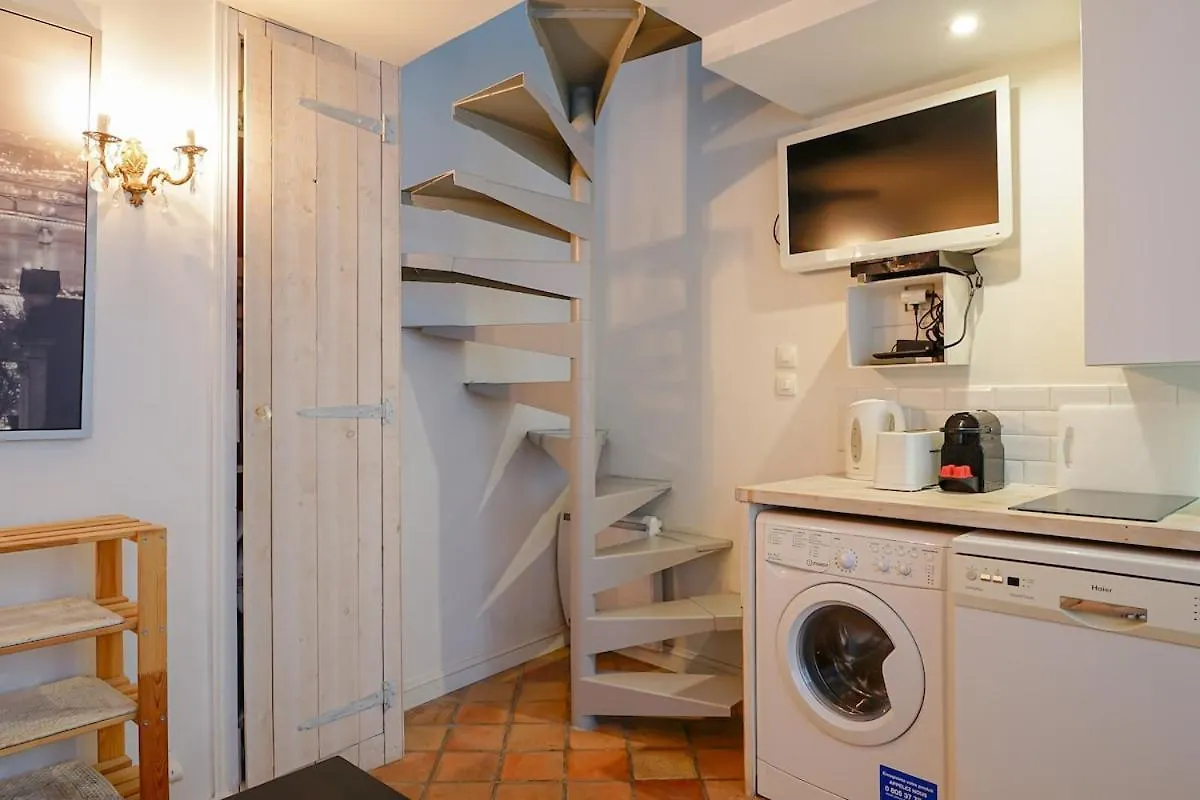 Maison Au Coeur Du Marais - II Paris Apartment